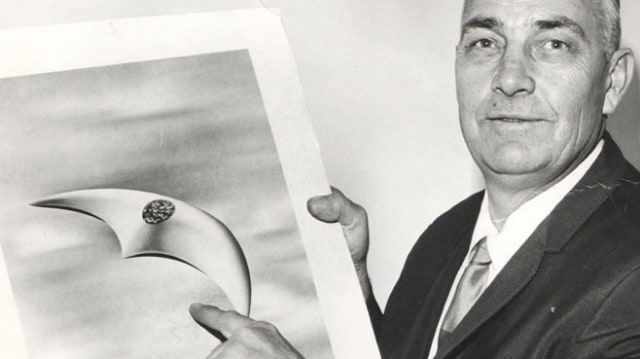 Kenneth Arnold dan Ilustrasi UFO yang ia lihat. | Wikimedia Commons