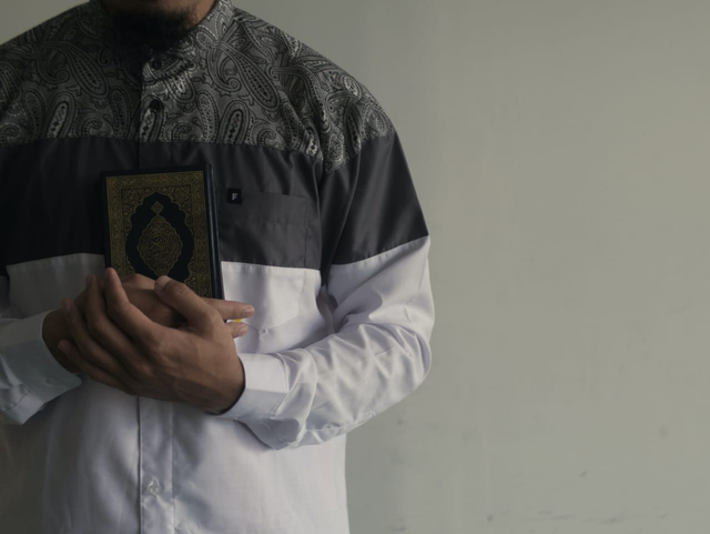 Ilustrasi Ibadah Dzikir, sumber: https://unsplash.com/