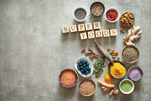Ilustrasi bahan makanan yang tergolong sebagai superfood. Foto: Shutterstock