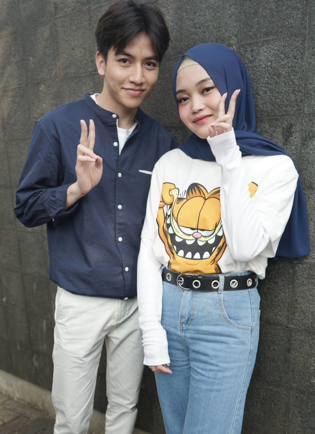 Putri Delina bersama Jeffry Reksa saat ditemui dikawasan Tendean, Jakarta, Senin, (3/8). Foto: Ronny