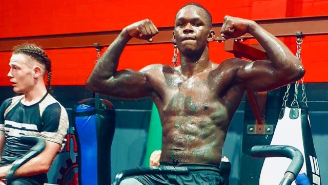 Israel Adesanya, petarung UFC Foto: Twitter/@stylebender