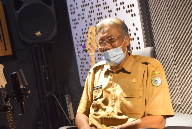 Bupati Sintang, Jarot Winarno saat meresmikan Humaniora Band & Studio Kodim Sintang. Foto: Dok. Anwar Prokopim Sintang