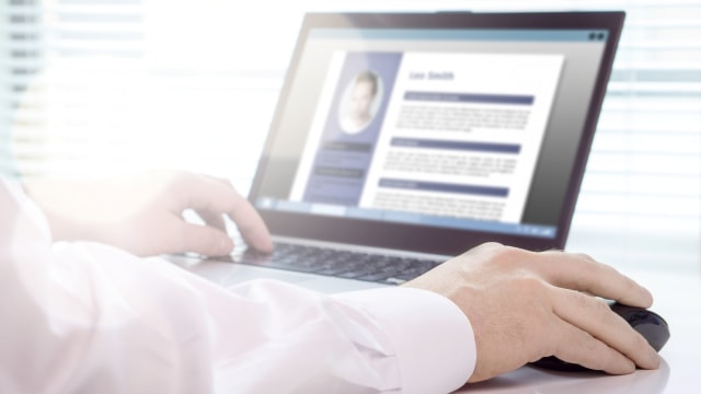 Ilustrasi membuat CV. Foto: Getty Images