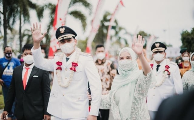 Bupati Kendal, Dico Ganinduto bersama istrinya. dok. instagram.com/dicoganinduto/