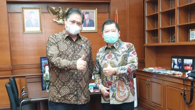 Menko Perekonomian Airlangga Hartarto bertemu dengan Menteri PPN Suharso Monoarfa. Foto: Istimewa