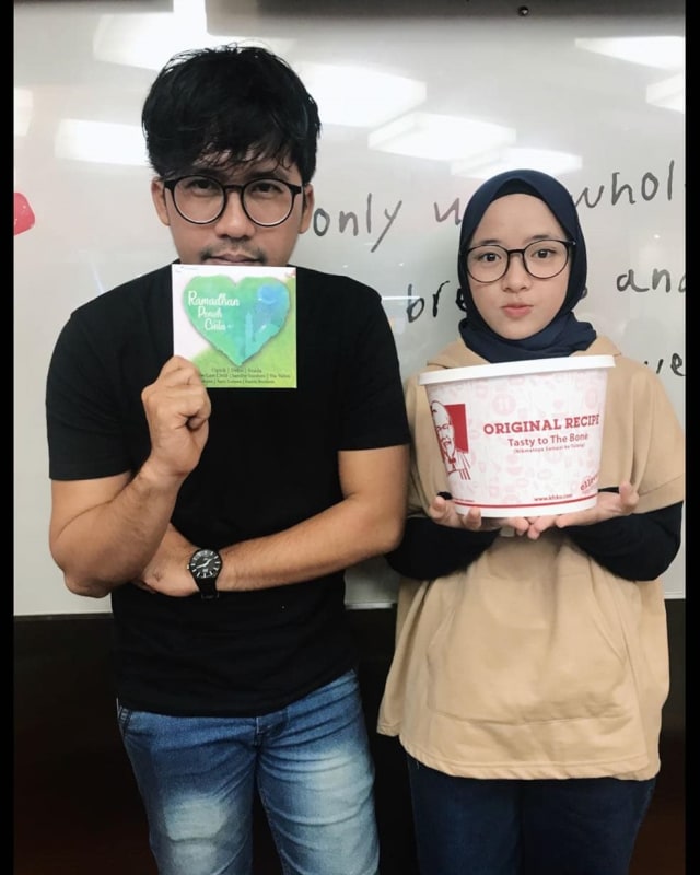 Dua personel Sabyan Gambus, Nissa Sabyan dan Ahmad Fairus alias Ayus. Foto: Instagram/sabyan_gambus