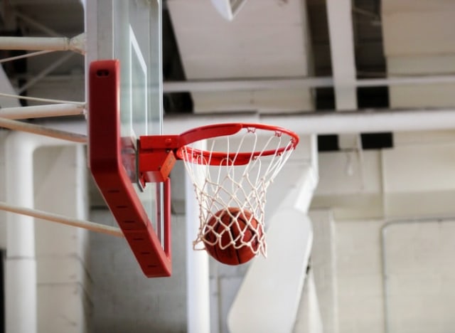 Ilustrasi permainan bola basket. Foto: Unsplash