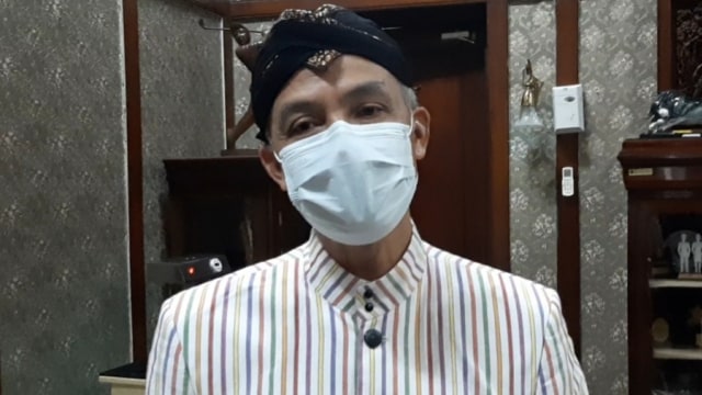 Gubernur Jateng Ganjar Pranowo saat merespons TKI positif corona Inggris berada di Brebes. Foto: Dok. kumparan
