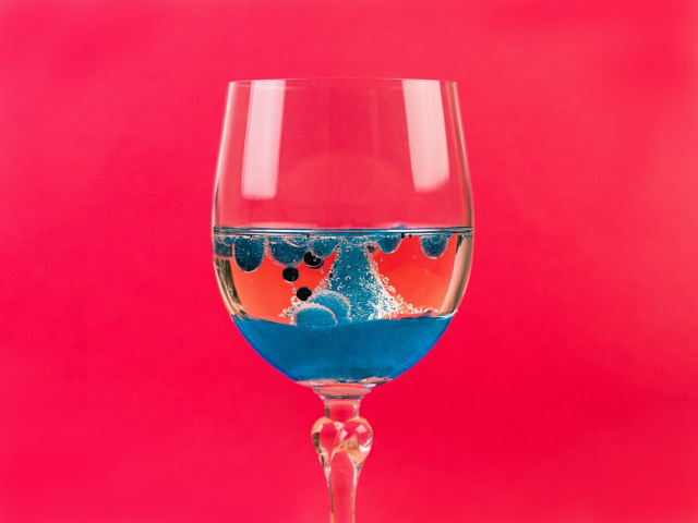 Ilustrasi larutan heterogen yang tidak menyatu. Sumber: Unsplash