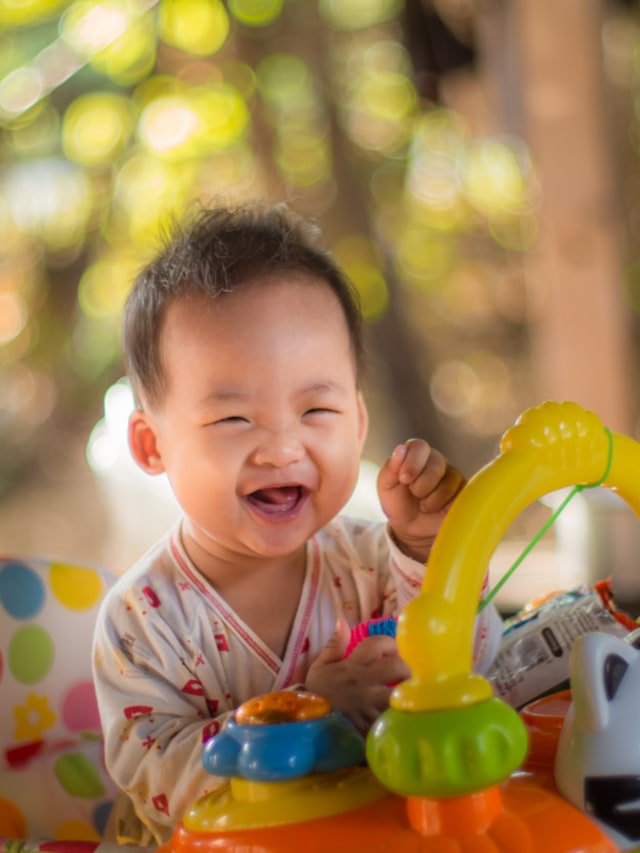 Tahap Perkembangan Sosial dan Emosional Bayi Usia 6-9 Bulan