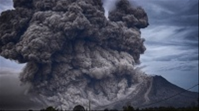 Ilustrasi gunung meletus. Foto: Unsplash