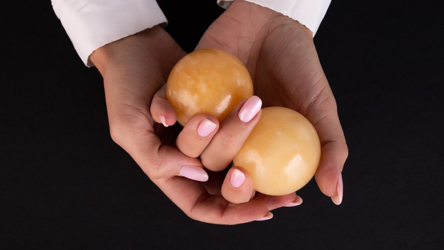 Cara Mainkan Bola Kembar Suami saat Bercinta Foto: Shutterstock