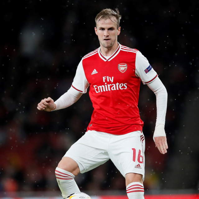 Bek Tengah Arsenal, Rob Holding. Foto: REUTERS/David Klein