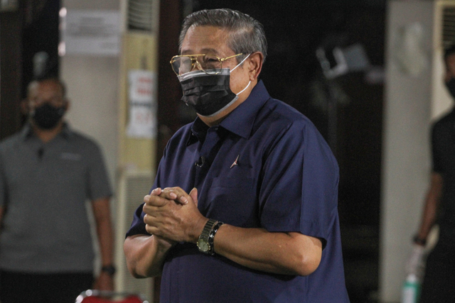 Ketua Majelis Tinggi Partai Demokrat Susilo Bambang Yudhoyono menyampaikan keterangan pers terkait KLB Partai Demokrat di Puri Cikeas, Bogor, Jawa Barat, Jumat (5/3). Foto: Asprilla Dwi Adha/Antara Foto