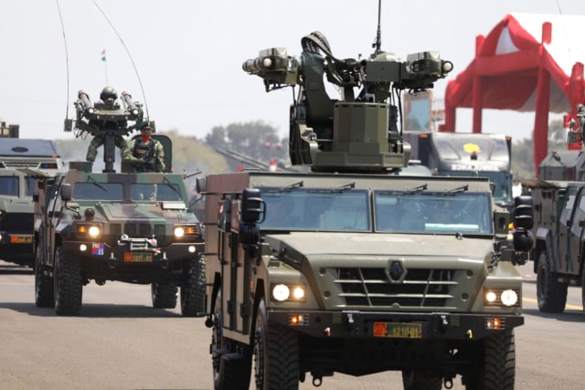 Defile Alutsista TNI saat HUT Ke-74 TNI di Lanud Halim Perdanakusuma, Jakarta TImur, Sabtu (5/10/2019). Foto: Helmi Afandi Abdullah/kumparan