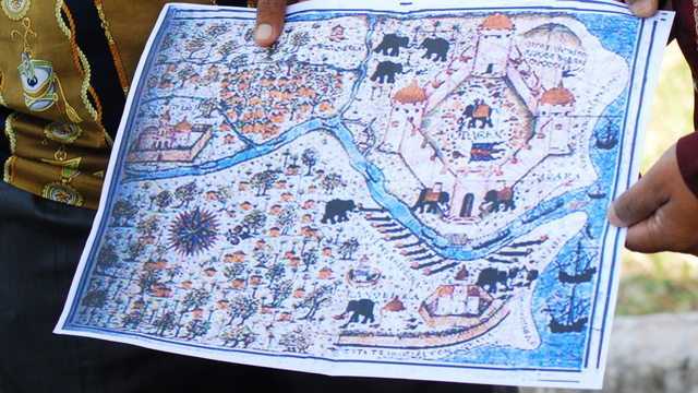 Peta Gampong pande di masa lalu ditunjukkan warga saat Haul Tuan Di Kandang. Foto: Adi Warsidi 