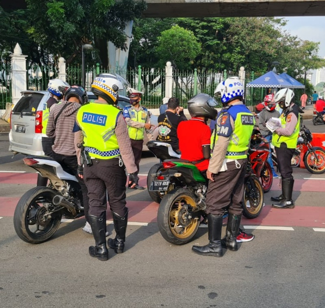 Razia knalpot bising sepeda motor. Foto: Twitter/@TMCPoldaMetro