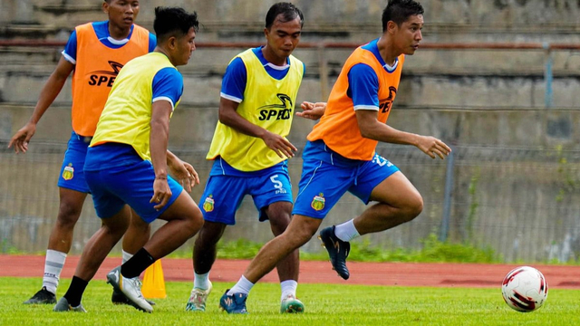 Bhayangkara Solo FC menggelar latihan di Stadion UNS Solo (dok)
