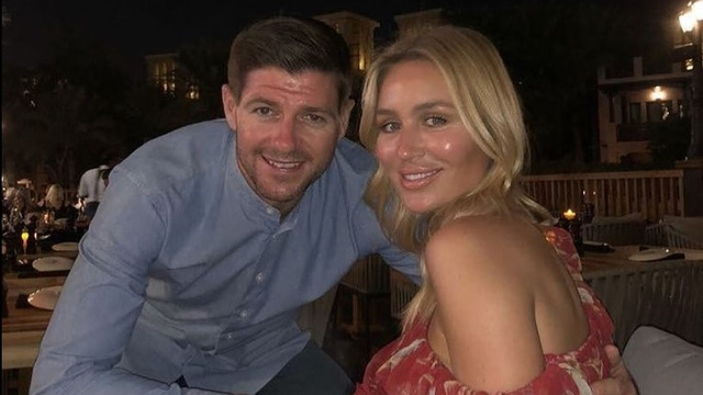 Gerrard dan sang istri, Alex Curran. (Foto: Instagram @stevengerrard)