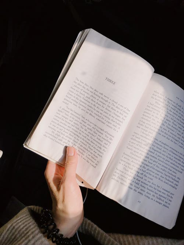 Karya Sastra. Foto: dok Pexels