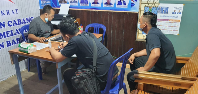 Pengurus Demokrat Melawi Didatangi Anggota Polisi.   Foto: Dok Istimewa