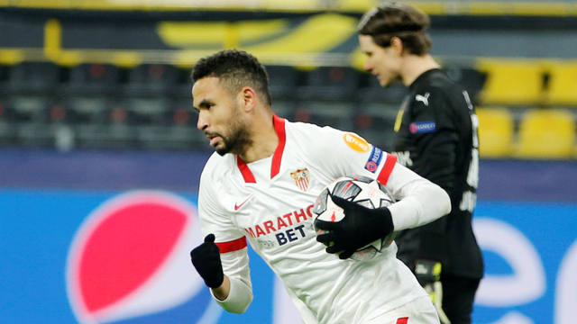 Selebrasi pemain Sevilla Youssef En Nesyri usai mencetak gol ke gawang Borussia Dortmund pada pertandingan leg kedua 16 besar Liga Champions di Signal Iduna Park, Dortmund, Jerman.
 Foto: Leon Kuegeler/REUTERS