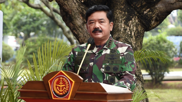 Panglima TNI Marsekal TNI Hadi Tjahjanto pada acara peletakan batu pertama Renovasi dan Revitalisasi Museum Satria Mandala di Komplek Pusat Sejarah TNI, Jakarta, Rabu (10/3). Foto: Puspen TNI