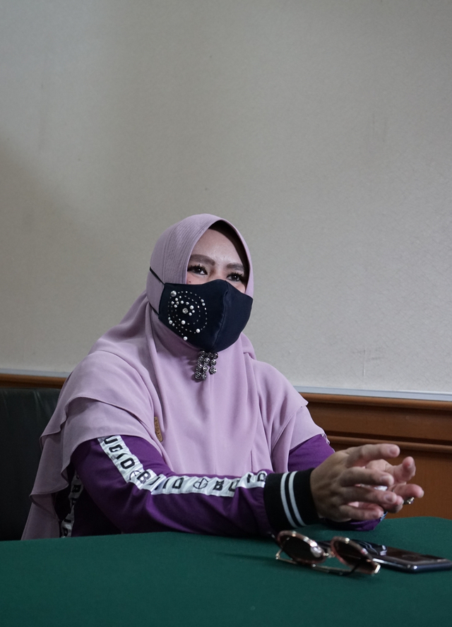 Rohimah saat menghadiri sidang cerai di Pengadilan Agama Jakarta Selatan, Jakarta, Rabu (10/3/2021). Foto: Ronny
