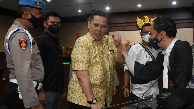 Terdakwa kasus suap penghapusan red notice Djoko Tjandra, Irjen Pol Napoleon Bonaparte saat menjalani sidang dengan agenda pembacaan putusan di Pengadilan Tipikor, Jakarta, Rabu (10/3/2021). Foto: Indrianto Eko Suwarso/ANTARA FOTO