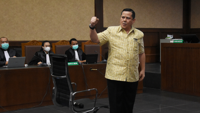 Terdakwa kasus suap penghapusan red notice Djoko Tjandra, Irjen Pol Napoleon Bonaparte saat menjalani sidang dengan agenda pembacaan putusan di Pengadilan Tipikor, Jakarta, Rabu (10/3/2021). Foto: Indrianto Eko Suwarso/ANTARA FOTO