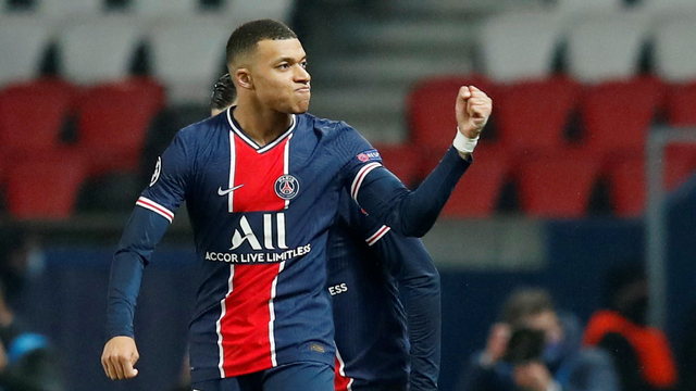 Selebrasi pemain Paris Saint-Germain Kylian Mbappe usai mencetak gol ke gawang Barcelona pada pertandingan leg kedua 16 besar Liga Champions di Parc des Princes, Paris, Prancis.
 Foto: Gonzalo Fuentes/REUTERS