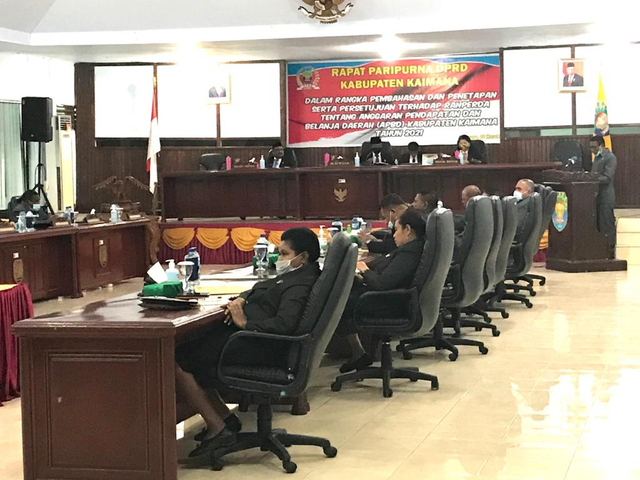 Arsad Laway juru bicara Fraksi Gerakan Pembangunan Rakyat saat menyampaikan pandangan akhir Fraksi