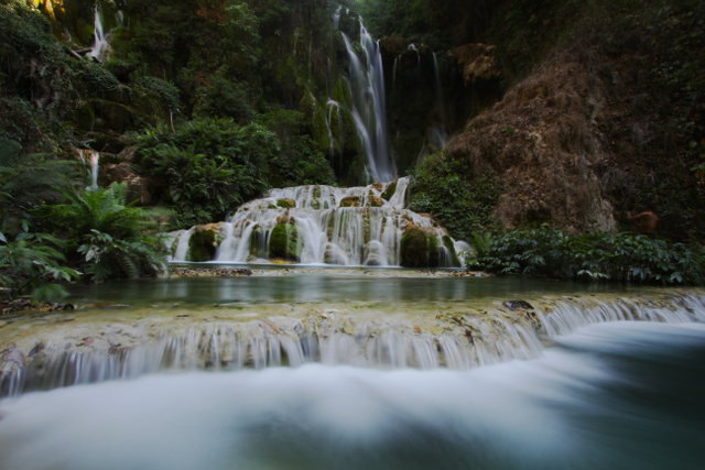Pesona air terjuna Kanbuai TN Laiwengi Wanggameti. Foto: Simon Onggo.