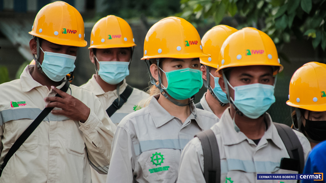 Para karyawan PT IWIP di Halmahera Tengah, Maluku Utara Foto: Faris Bobero/cermat