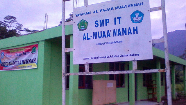 SMP IT Al-Muaawanah di Kp. Pasirlaja RT. 08 RW. 02, Pakuhaji, Kec. Cisalak, Kab. Subang Prov. Jawa Barat Foto: http://sekolah.data.kemdikbud.go.id/