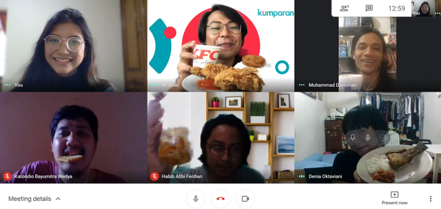 Kakak-kakak Kolaborasi dan Eks Kolaborasi (minus Mba Dhini, Kak Ela, dan Kak Anggita) Foto: Dok. Pribadi