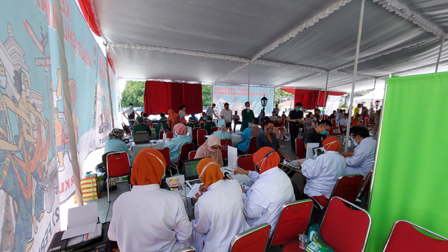 Vaksinasi pedagang di Pasar Klewer Solo (dok)