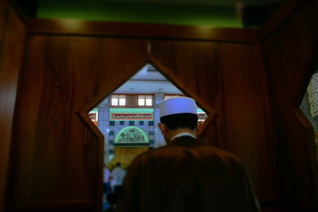 Ilustrasi Tuntunan Sholat, sumber: https://unsplash.com/