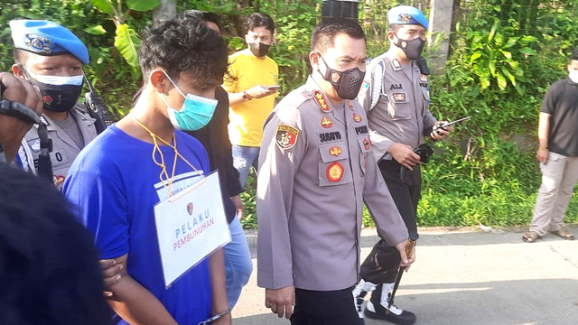 Rekonstruksi kasus pembunuhan gadis bercelana doraemon dan wanita berambut panjang di Bogor, Kamis (11/3). Foto: Dok. Istimewa