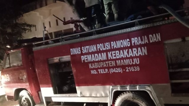 Mobil pemadam kebakaran milik Pemkab Mamuju. Foto: Awal Dion/SulbarKini