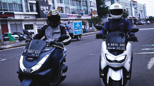 All New Yamaha NMax 155 vs All New Honda PCX 160 Foto: Bangkit Jaya Putra/kumparan