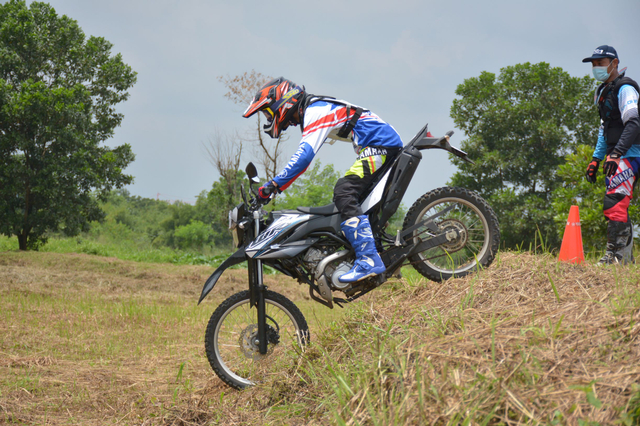 Saferty riding pengenala teknik motor trail basik Yamaha Riding Academy. Foto: dok. YIMM