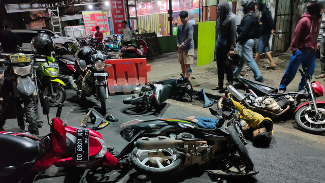 Tabrakan beruntun balap liar di Makassar. Foto: Dok. Istimewa