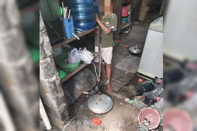 Seorang anak di Purbalingga yang dirantai oleh orang tuanya. Foto: istimewa.
