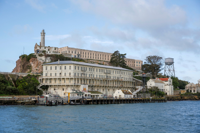 Pulau Alcatraz dan bekas penjara terkenal dibuka kembali untuk umum di Teluk San Francisco, California, AS. Foto: Brittany Hosea-Small/REUTERS