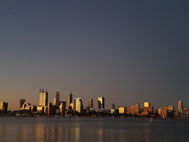 Kota Perth di kala senja Sumber foto: Koleksi pribadi