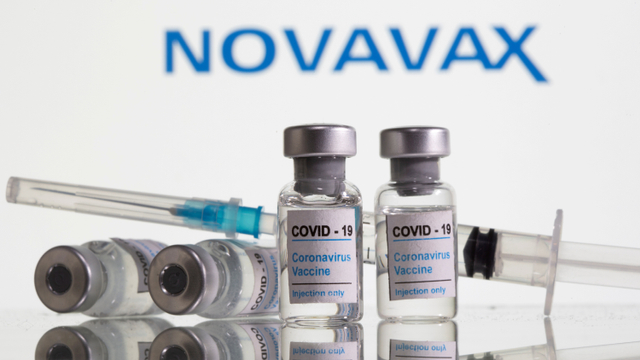 Ilustrasi vaksin corona Novavax. Foto: Dado Ruvic/REUTERS