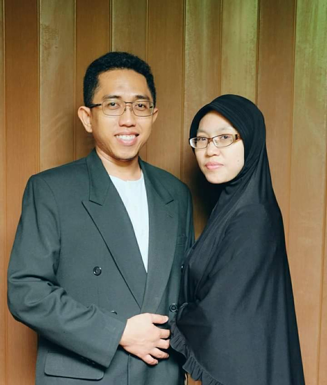 Roni Oktovianto dan istri. Foto: dok
