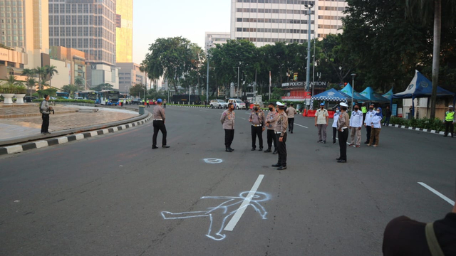 Olah TKP kecelakaan lalu lintas Mercy tabrak pesepeda oleh Tim TAA Korlantas dan Ditlantas Polda Metro Jaya di Bundaran HI. Foto: Dok. Istimewa