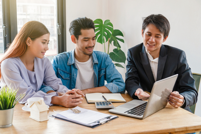 Ilustrasi membeli rumah melalui developer. Foto: Shutterstock